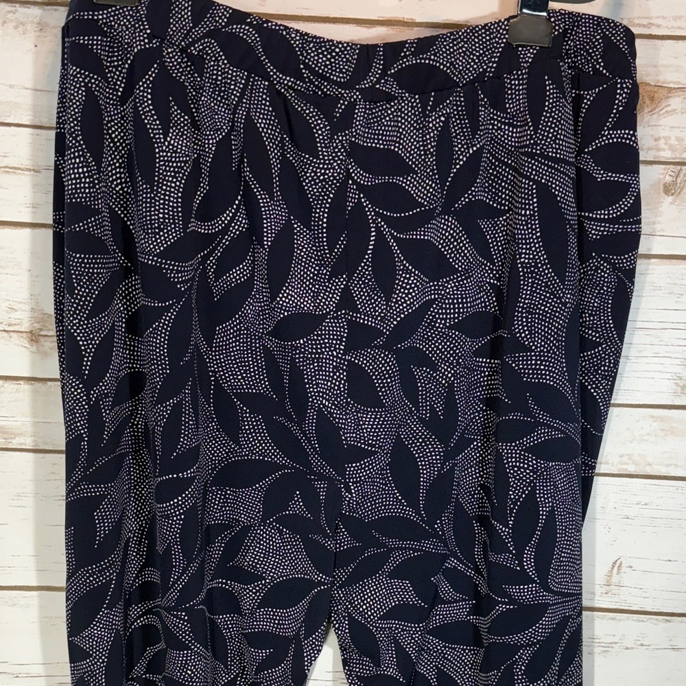 Susan Graver Navy and White Leaf Pattern Pull On Elastic Waist Genie Pants 1X - Picture 6 of 11